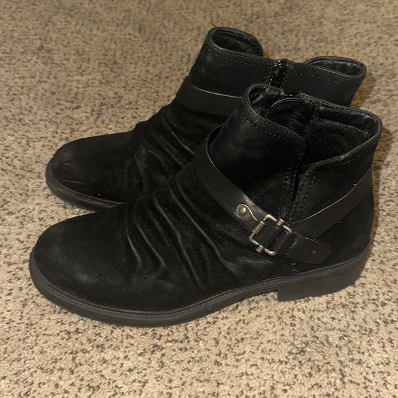 BareTraps Shoes - Baretraps Womens Chrisa Black Buckle Slouch Short Ankle Boots Shoes Size 10